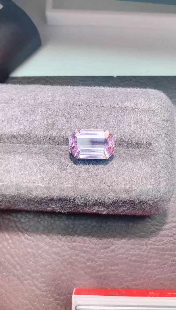 未镶嵌锂辉石裸石21.5ct