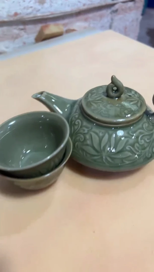 微瑕】耀州窑莲纹球孔壶一把+莲纹小杯2