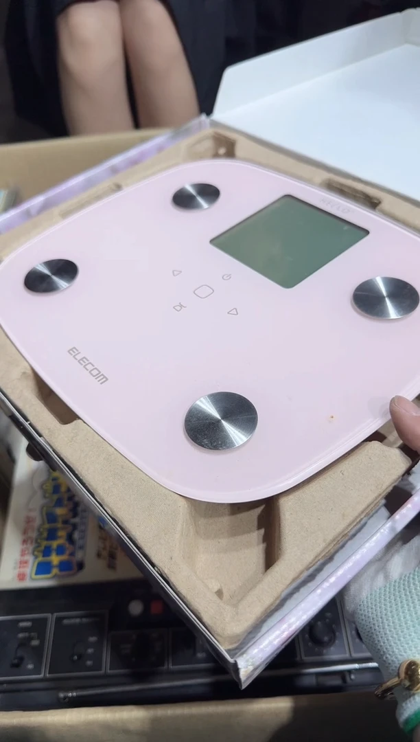 瓷片玛**?  054中古商品，瑕疵品，不保好坏。