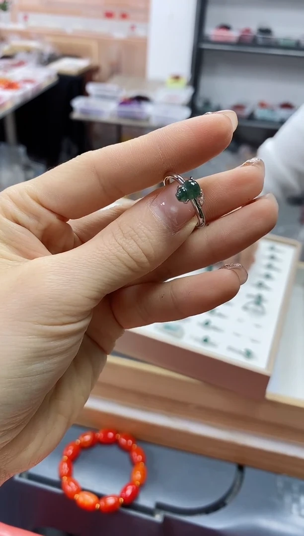 未镶嵌戒指翡翠葫芦戒指