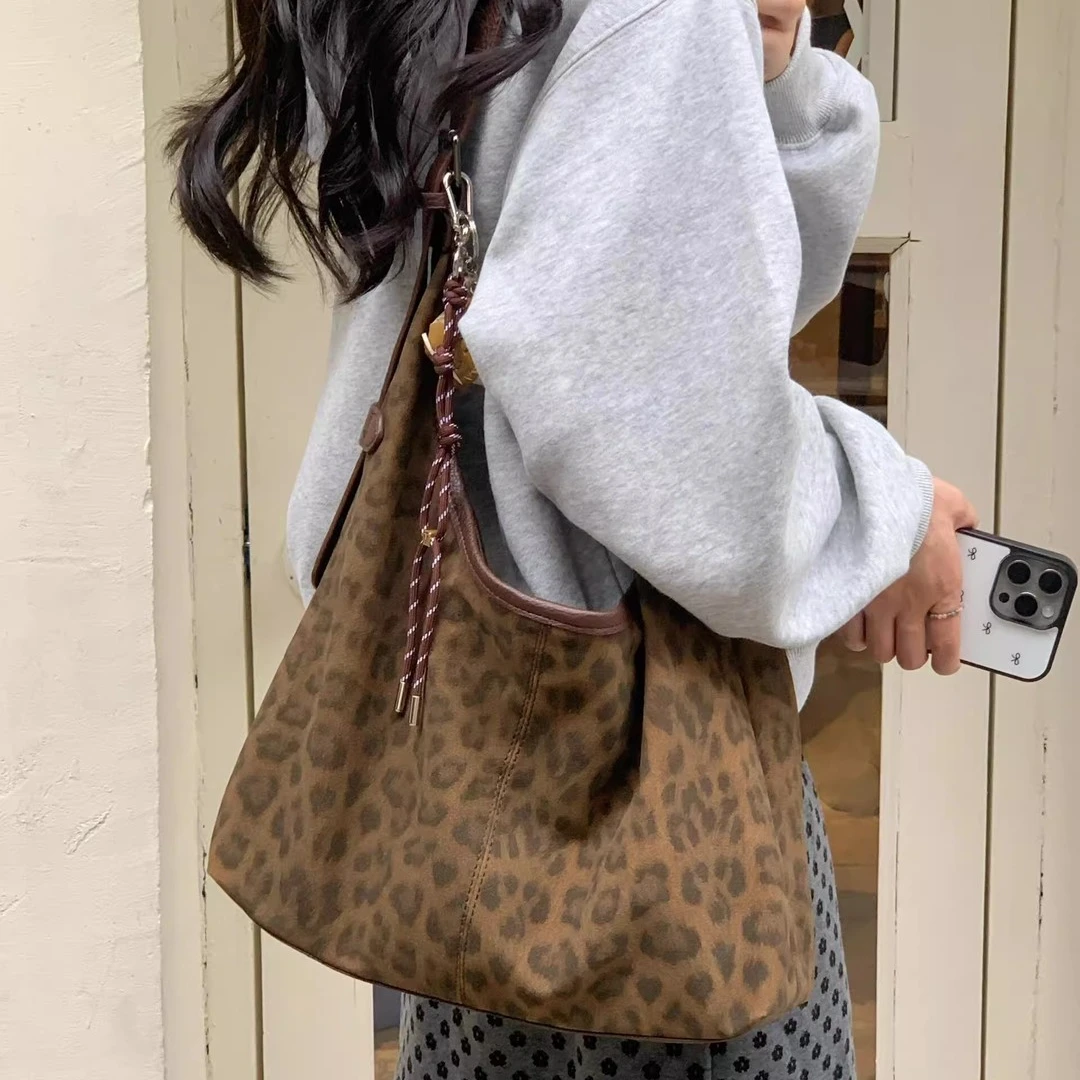 韩系慵懒风大容量豹纹斜挎托特包2025秋冬新款复古通勤百搭单肩包