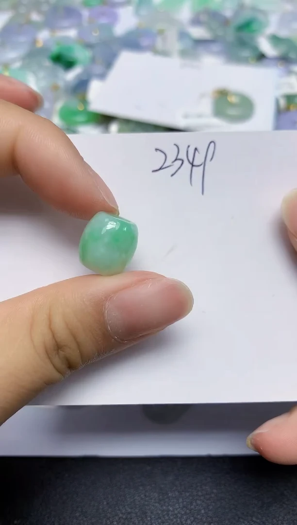 翡翠未镶嵌颈饰天然缅甸翡翠A货