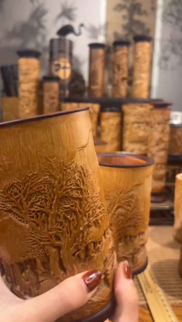 馨**聲山水清音笔筒一个