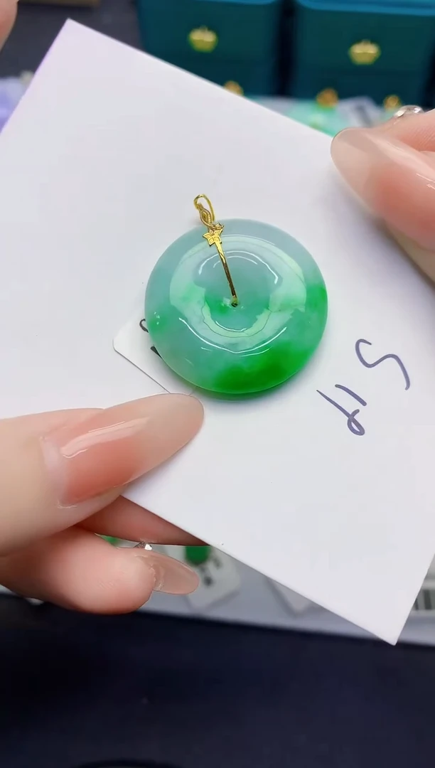 颈饰18K金镶嵌翡翠缅甸天然翡翠A货