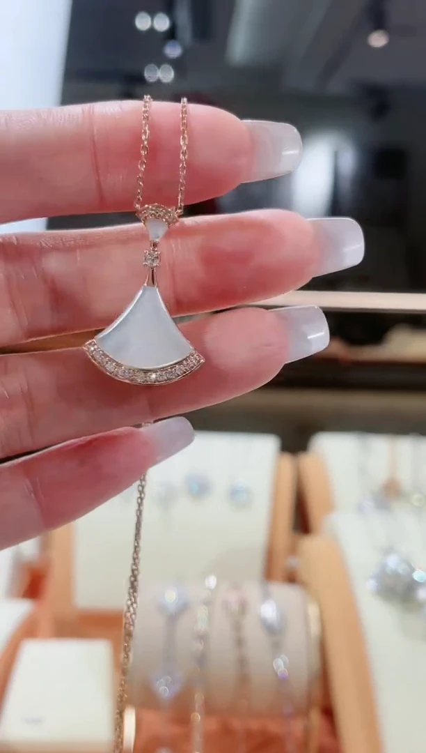 【闪购商品】钻石颈饰18K金镶嵌项链