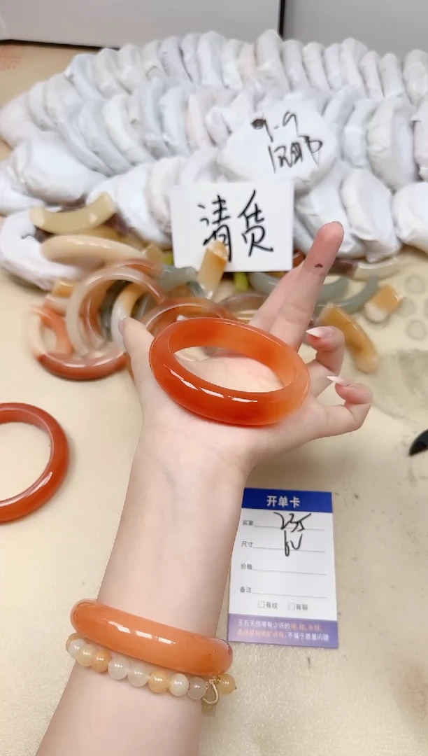 未镶嵌手镯石英质玉235/62