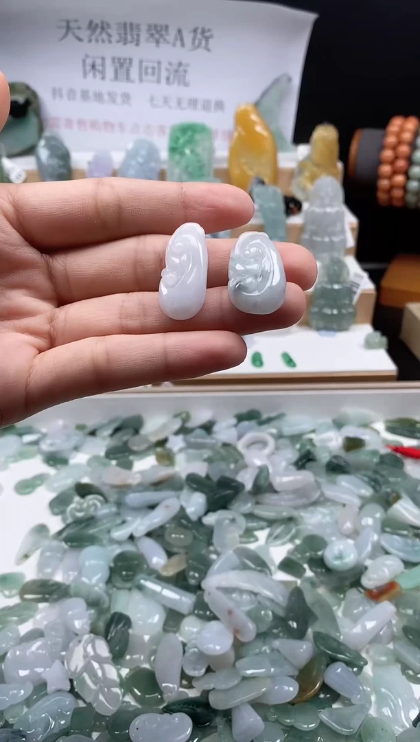 翡翠未镶嵌颈饰吊坠75