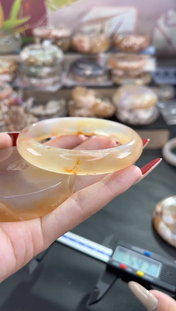 手镯玛瑙/玉髓未镶嵌58（纯天然赠品镯心 不保证完美）