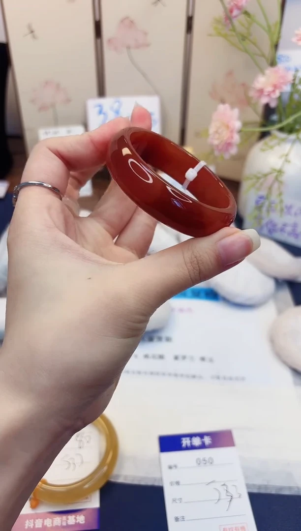 【闪购商品】石英质玉手镯未镶嵌50-玛瑙-圈口53