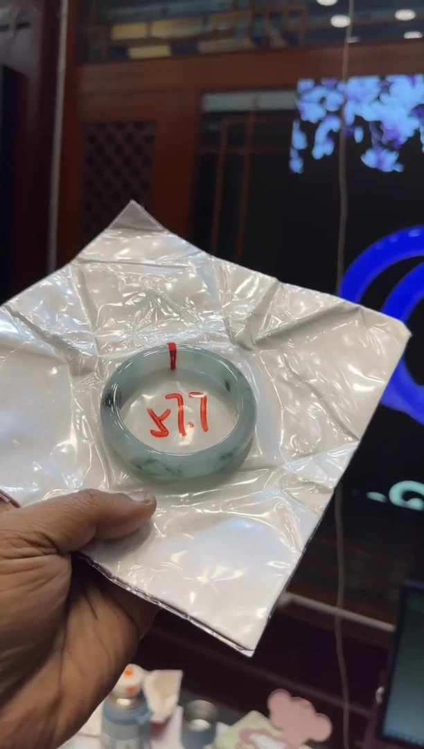 未镶嵌手镯翡翠手镯