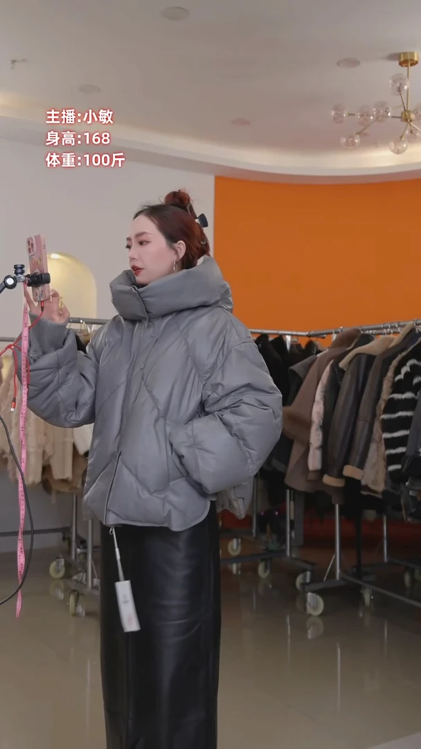 闪购女士灰色真皮绵羊皮皮羽绒服