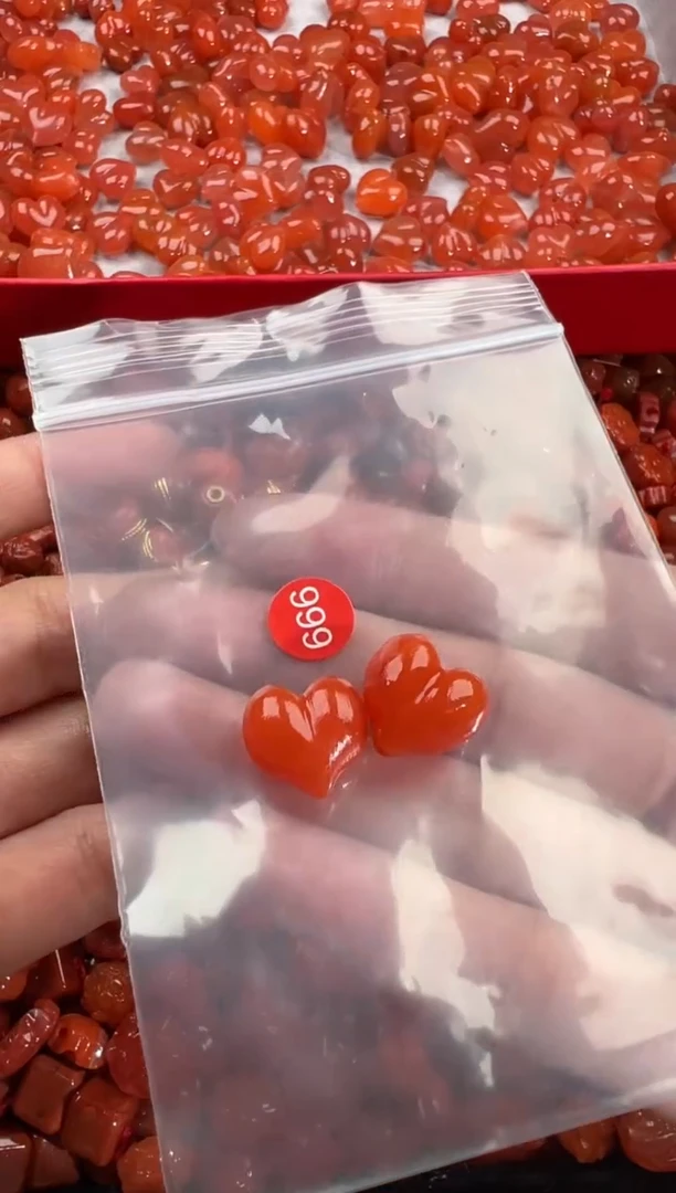 南红玛瑙未镶嵌颈饰1