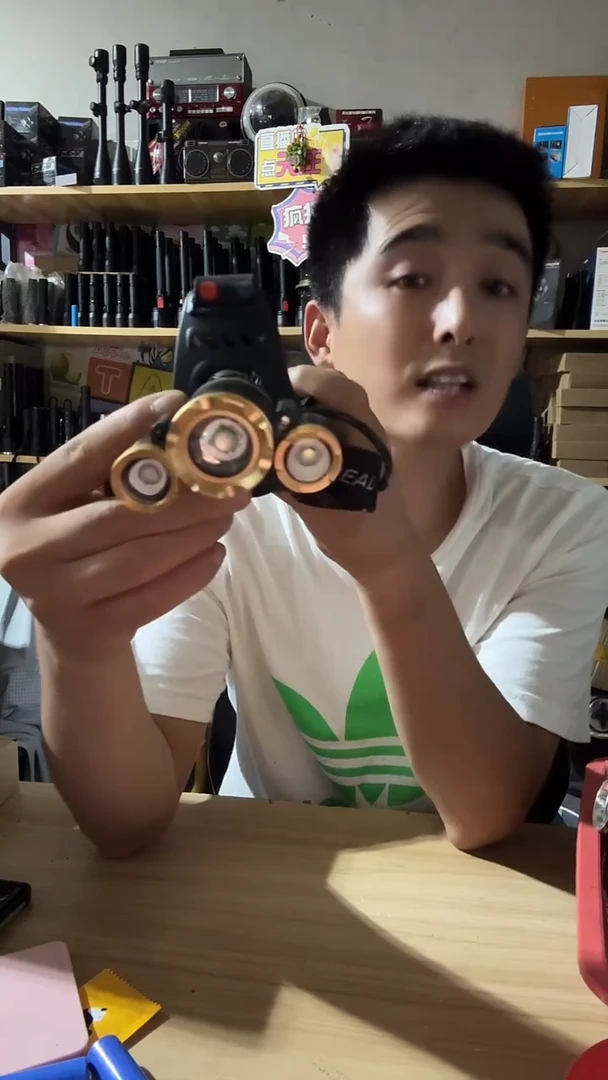 紫光头灯带电池孤品