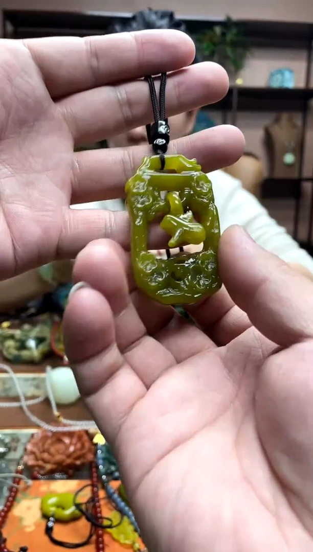 未镶嵌岫玉吊坠·