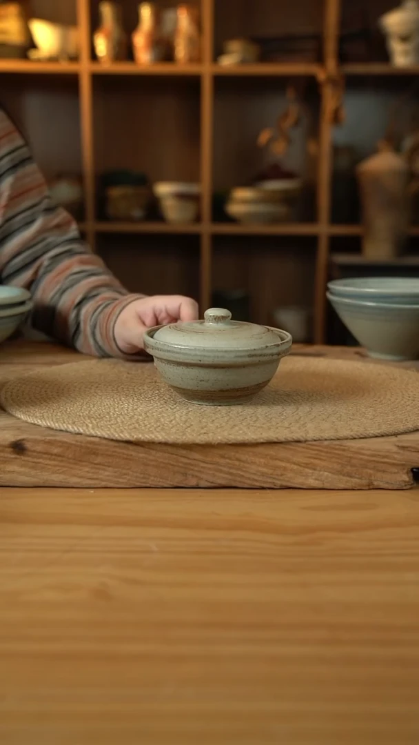 岁月风情系列的带盖小炖盅1个