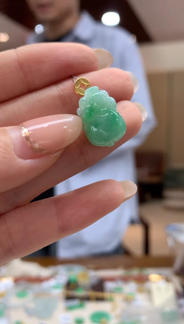 吊坠(不含链)18K金镶嵌翡翠福猪