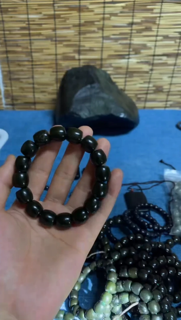 【闪购商品】和田玉颈饰未镶嵌黑青微瑕卡13拍一发一多样性发货