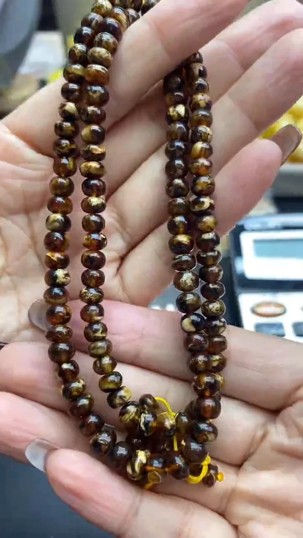 琥珀未镶嵌珠宝奇石368