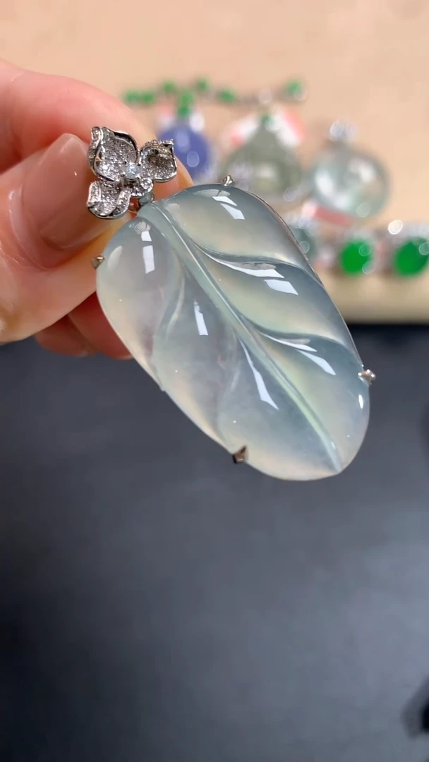 翡翠18K金镶嵌吊坠(不含链)叶子|