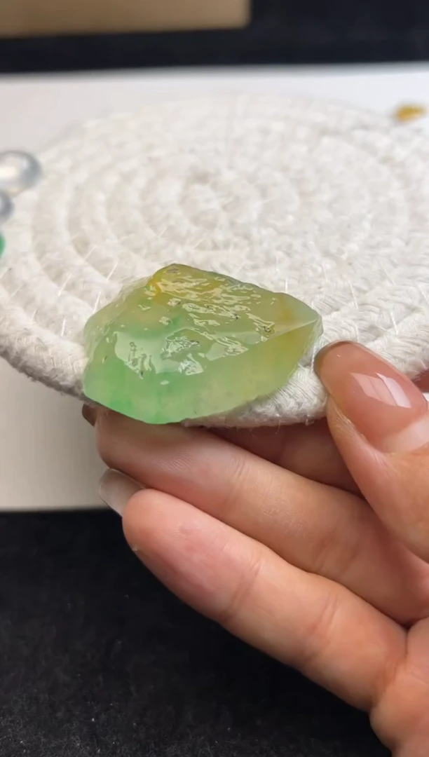 未镶嵌定制翡翠源*黄加绿随行80000+4000