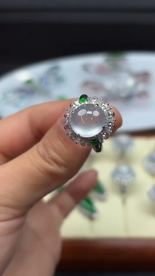 【闪购商品】翡翠戒指18K金镶嵌天然缅甸翡翠A货 蛋面戒指