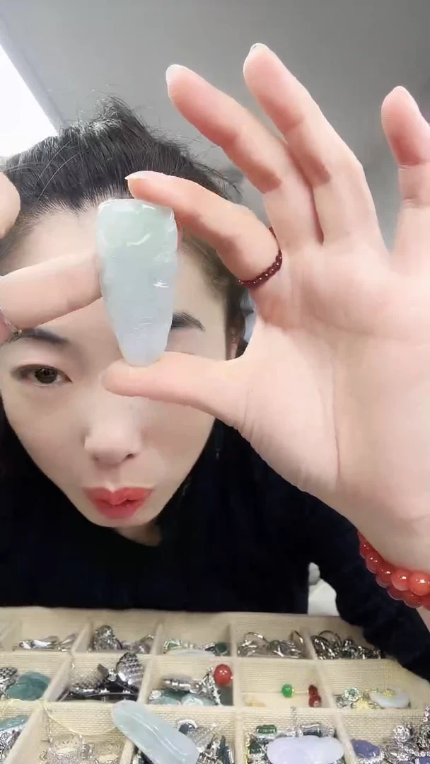 【闪购商品】翡翠颈饰未镶嵌吊坠