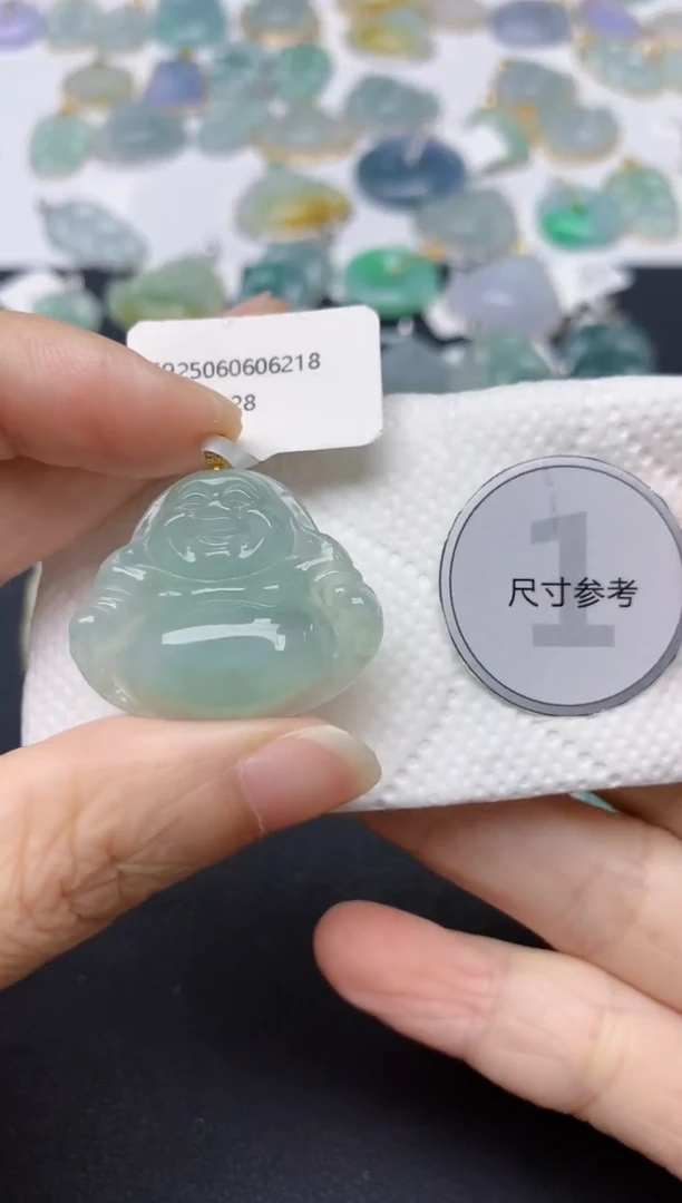 翡翠18K金镶嵌颈饰天然缅甸A货翡翠