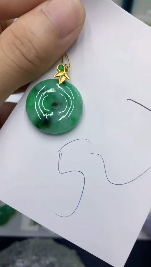 翡翠挂件未镶嵌翡翠