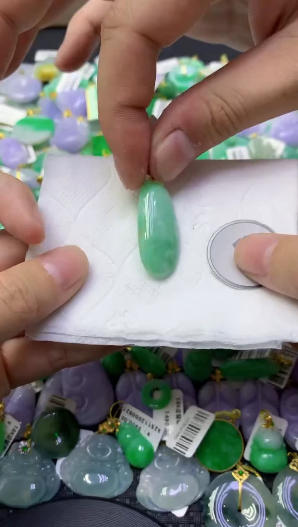 颈饰未镶嵌翡翠天然缅甸翡翠A货