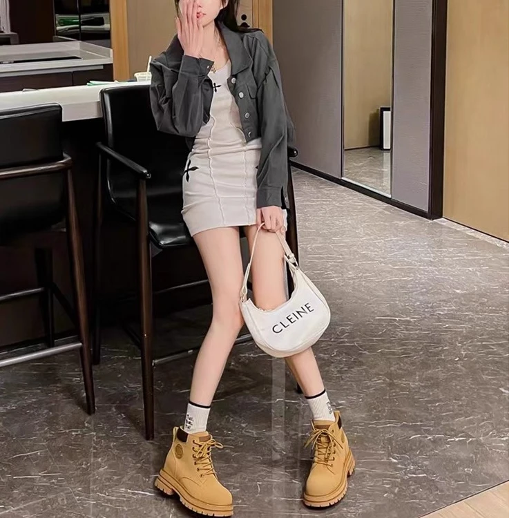 韩国潮流大黄靴马丁靴女秋季厚底增高短筒真皮英伦风踢不烂工装鞋