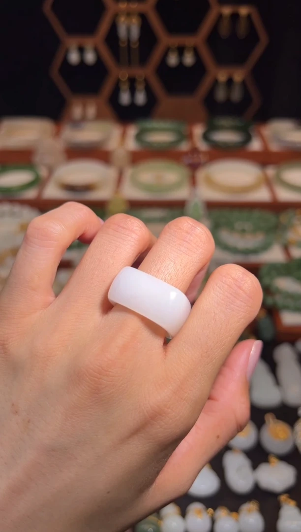 未镶嵌戒指和田玉福利