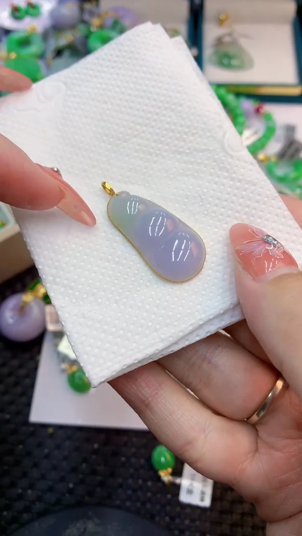 颈饰18K金镶嵌翡翠1