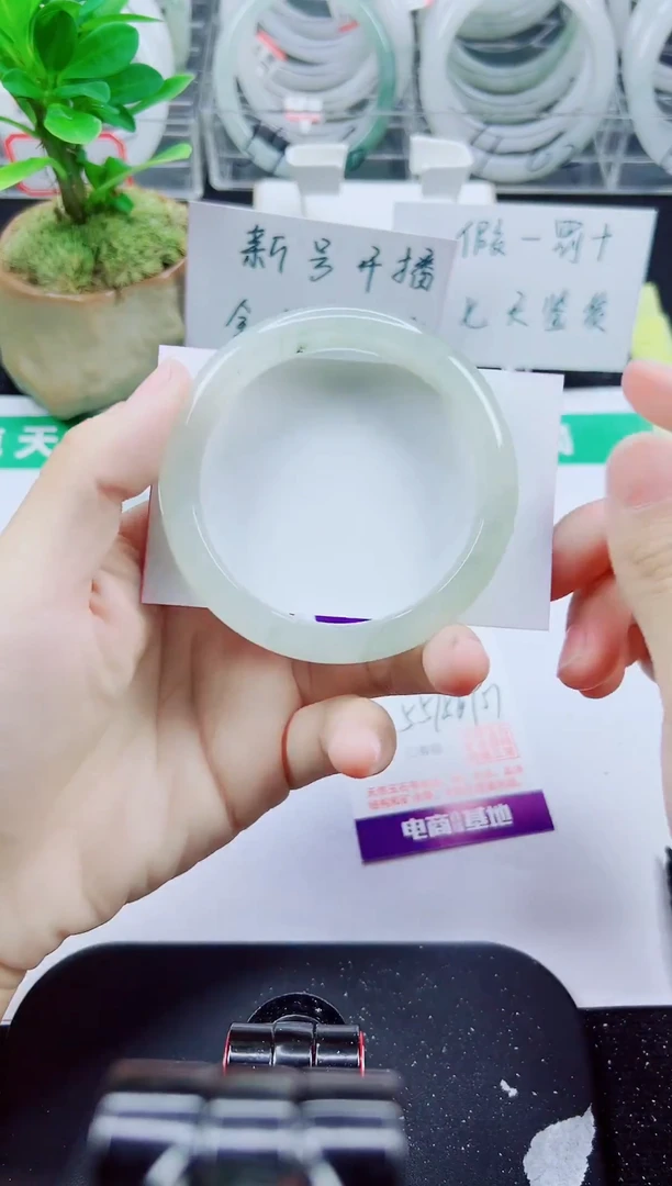 未镶嵌手镯石英质玉265-55/56/57