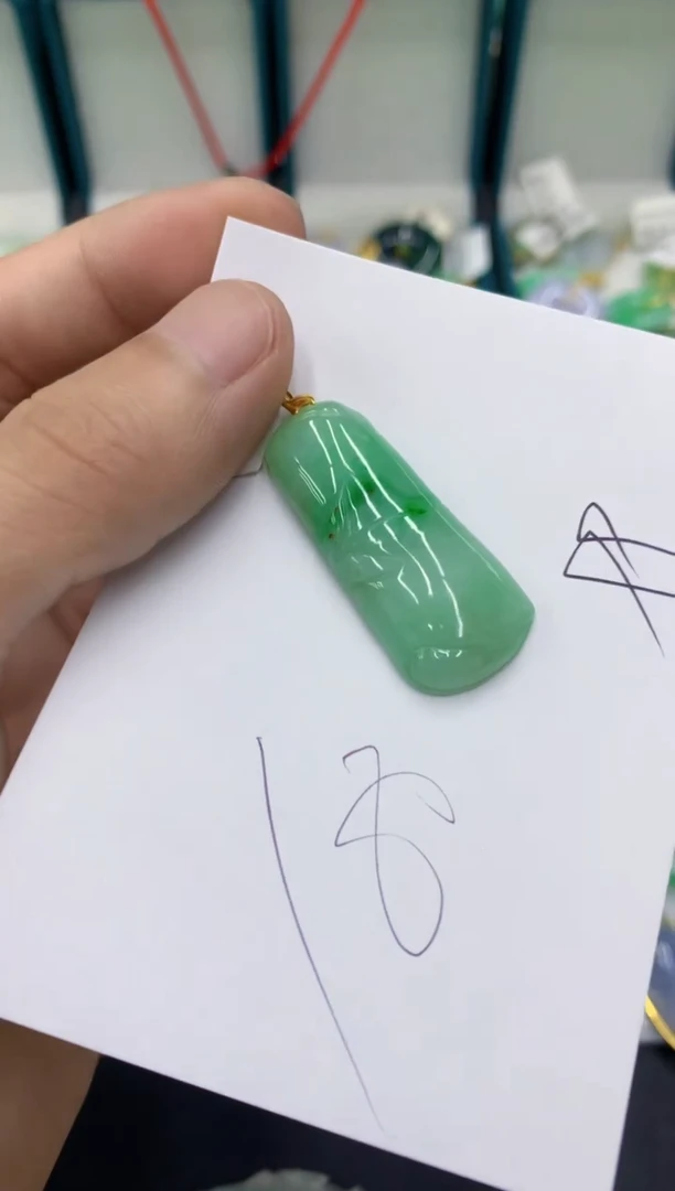 翡翠18K金镶嵌颈饰翡翠