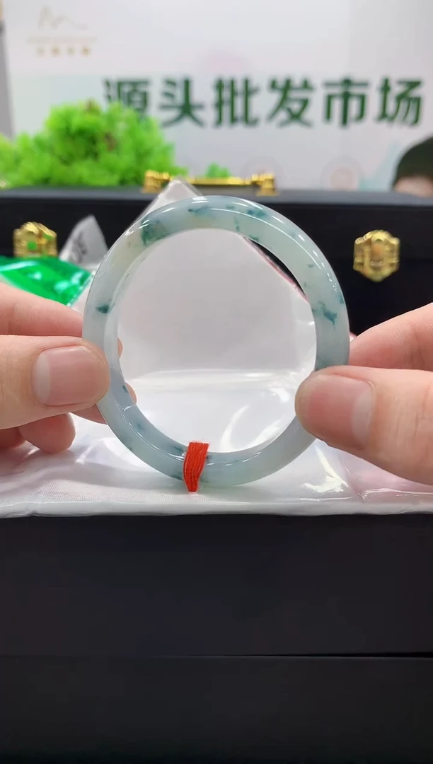 翡翠手镯（贵妃镯）未镶嵌手镯