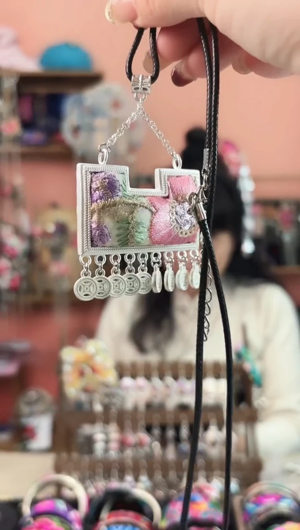 织绣艺枝独绣手工饰品65
