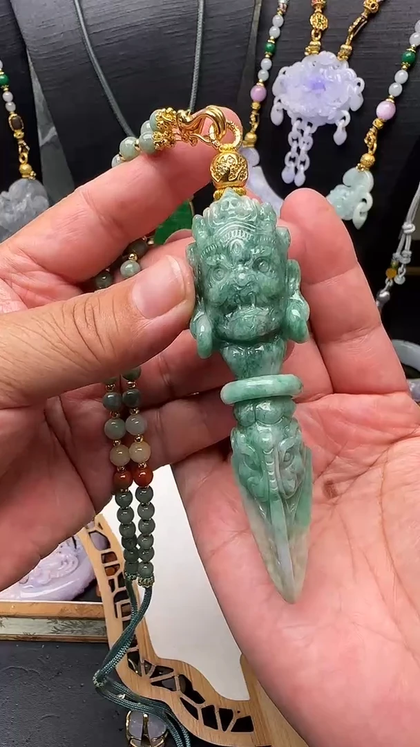 颈饰未镶嵌翡翠吊坠