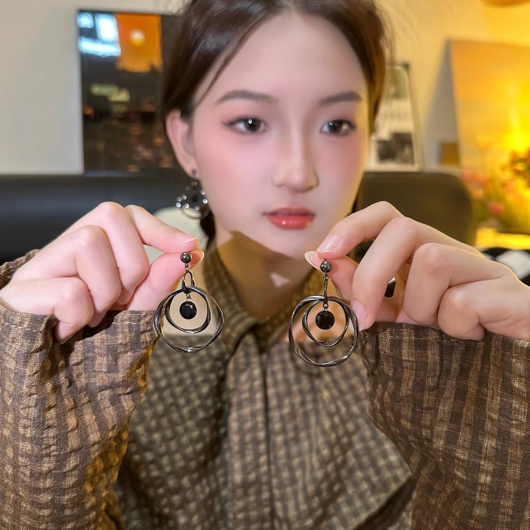 铜合金耳饰 小众设计黑色系复古流苏耳钉～简约百搭流苏个性耳饰