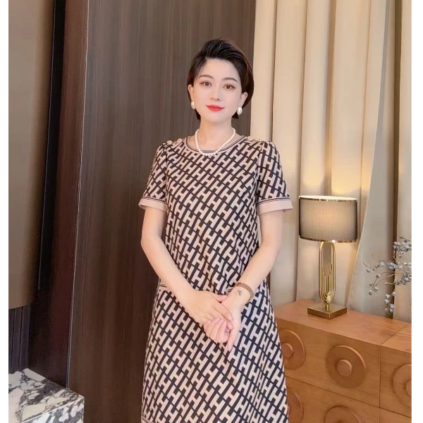 夏季轻奢高级气质收腰A字时尚显瘦圆领短袖印花字母连衣裙