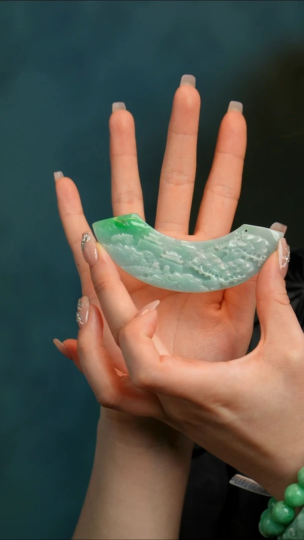 【闪购商品】翡翠颈饰未镶嵌弯弯