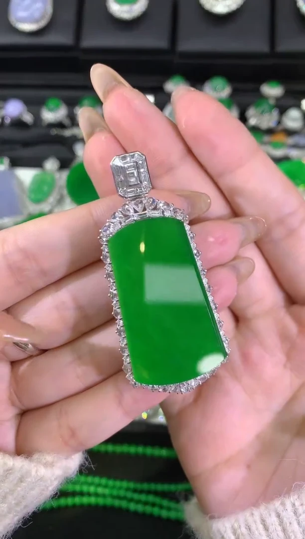 【闪购商品】翡翠颈饰18K金镶嵌无事牌吊坠