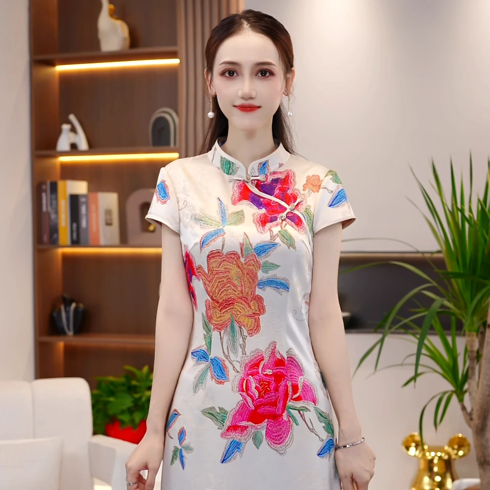 新中式风改良旗袍修身款5D立体提花裙香槟色