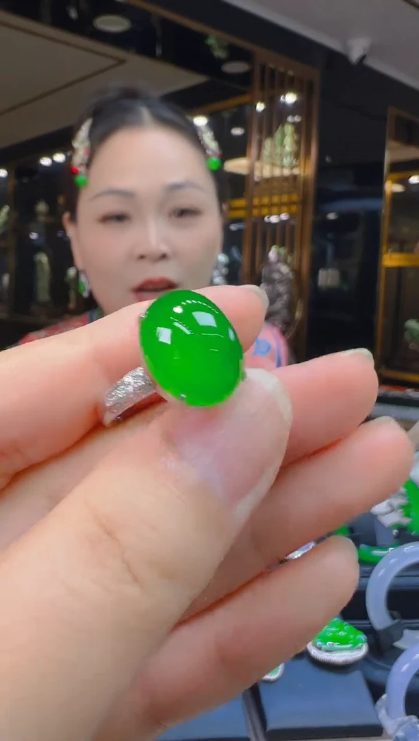 18K金镶嵌戒指翡翠045