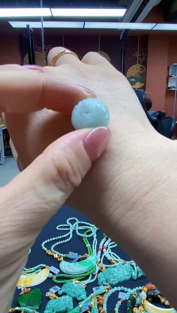 颈饰未镶嵌翡翠吊坠
