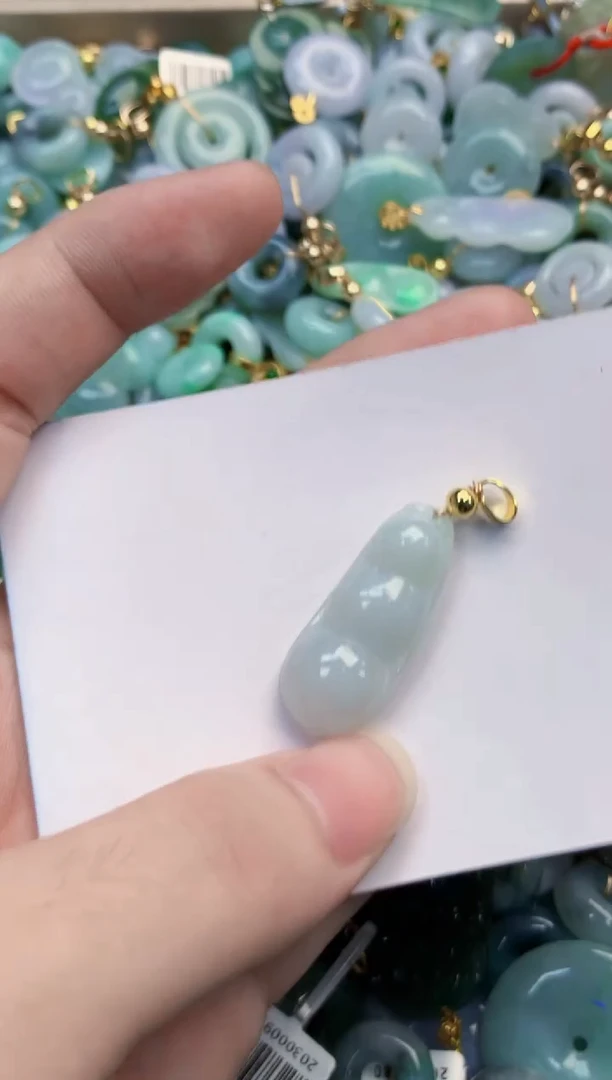 翡翠未镶嵌吊坠(不含链)1