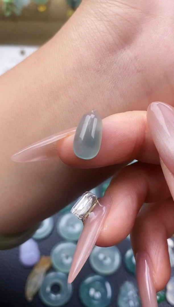 翡翠未镶嵌颈饰福瓜