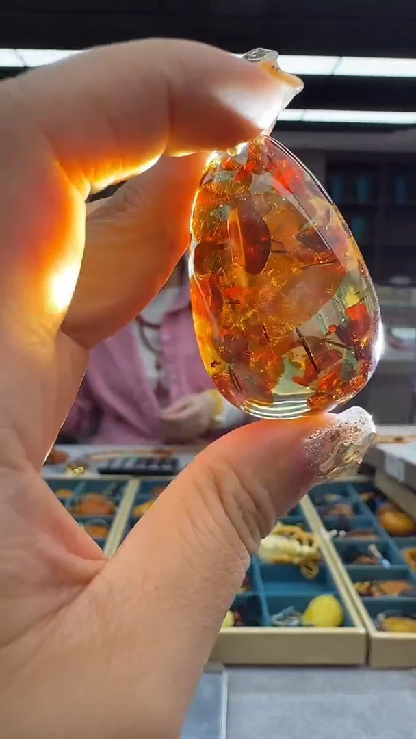 琥珀颈饰未镶嵌109秒拍号 假一罚三