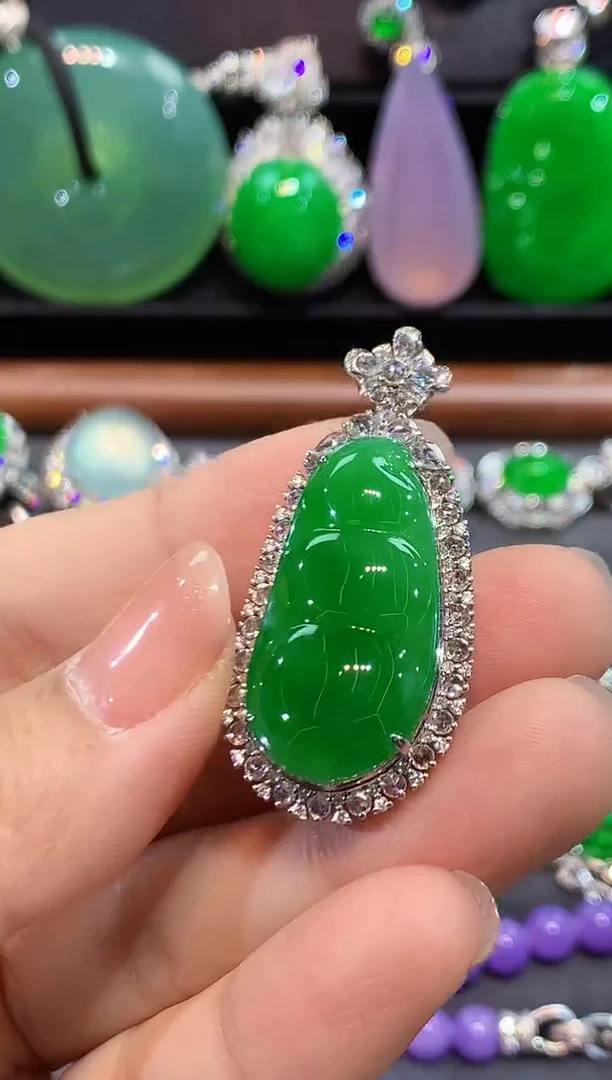 吊坠(不含链)18K金镶嵌翡翠豆子