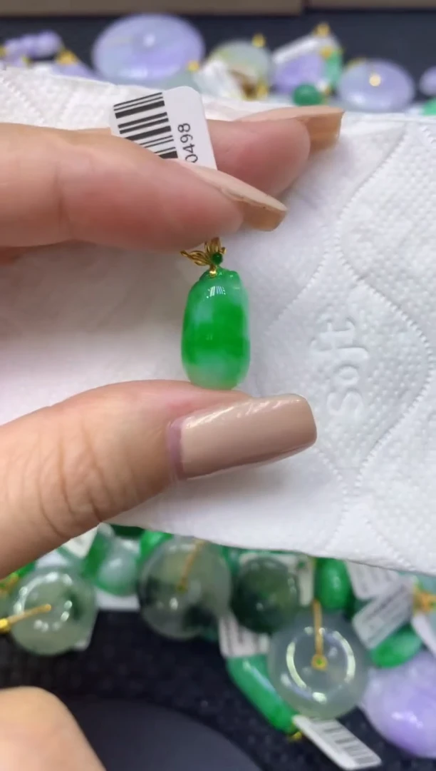 颈饰18K金镶嵌翡翠天然缅甸翡翠A货