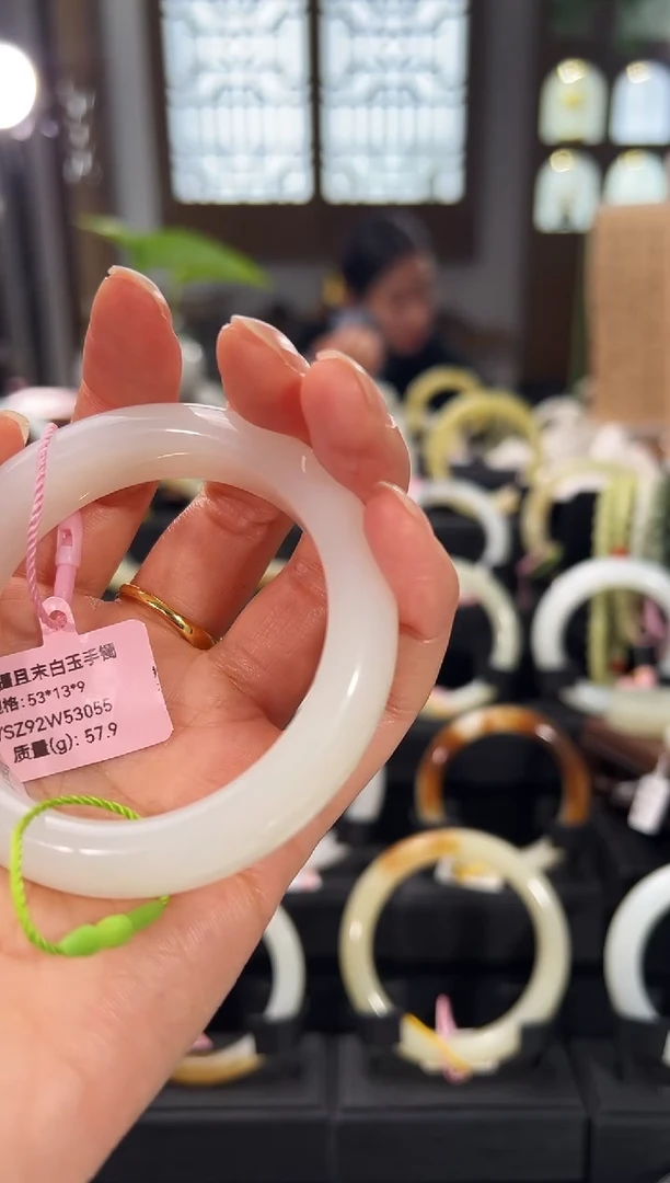 未镶嵌手镯和田玉（子料）新疆且末白53